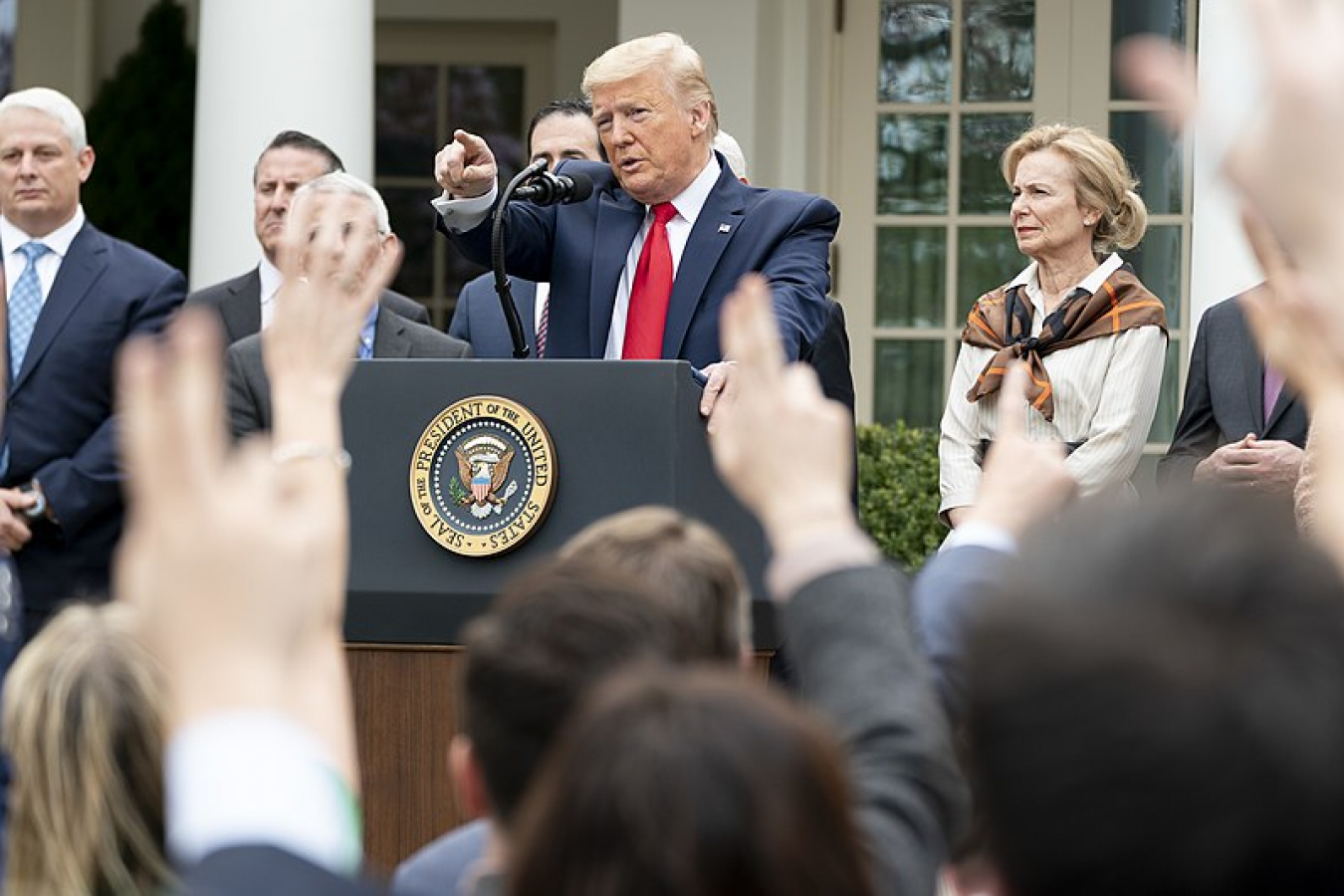800px-president_trump_holds_a_news_conference_on_the_coronavirus_-_49658694643.jpg
