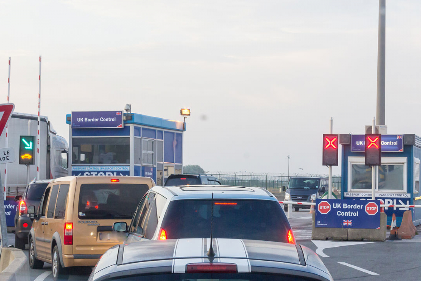 uk_border_control_in_the_ferry_area_of_the_port_of_dunkerque-3749.jpg